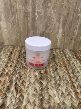 Brand new First Aid Beauty Ingrown Hair Pads with AHA + BHA for Body + Face